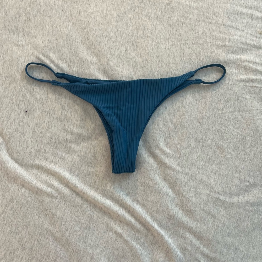 Frankie’s bikinis bottoms